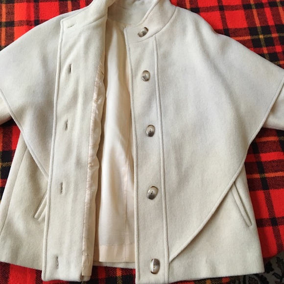 Gorgeous cream coat with dramatic cape accent - Picture 2 of 6